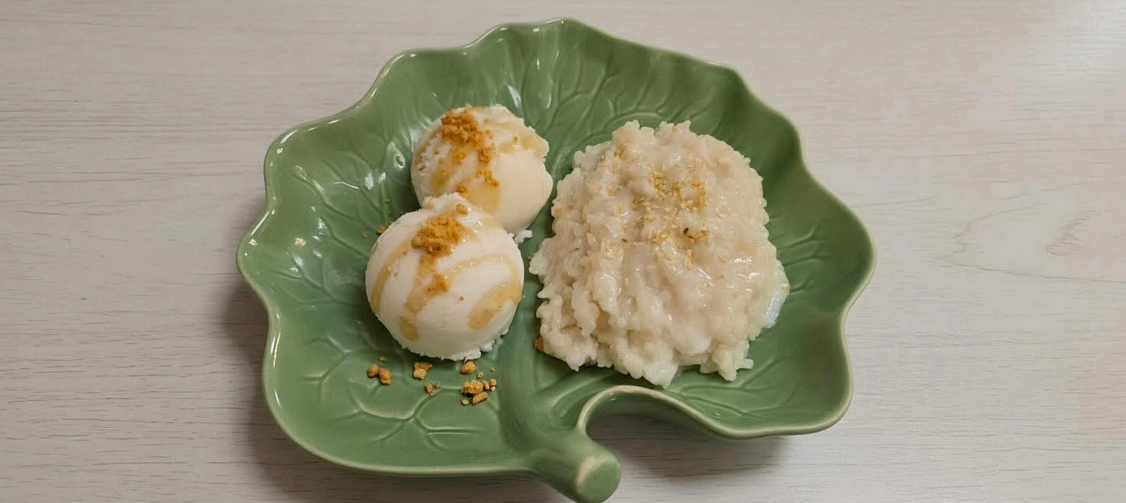 D- 8 STICKY RICE WITH ICE CREAM